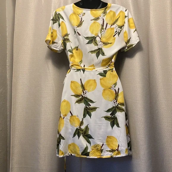 SOLD 🎊HP🎊 Dress Forum lemon print wrap dress - Picture 3 of 5